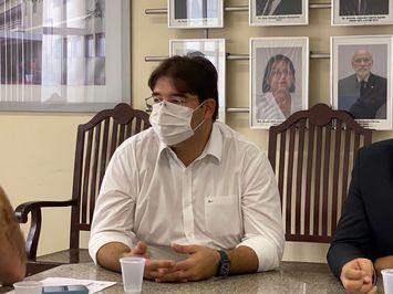 COE estadual determina a volta da obrigatoriedade do uso de máscaras em ambientes fechados no Piauí 