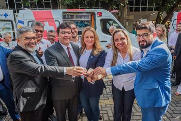 Hospitais do Piauí recebem 10 ambulâncias para pacientes de alto risco