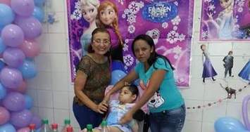 Infantil festeja aniversário de criança moradora do hospital