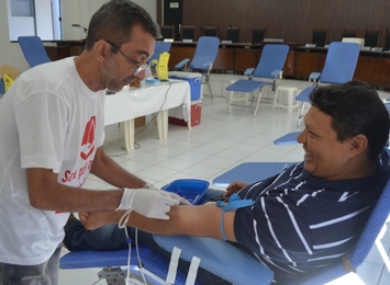 HEMOPI mantém estoque de sangue com doação voluntária
