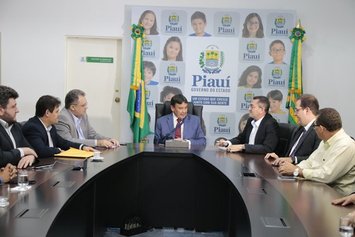 Governo realiza investimentos para melhoria da saúde em Picos