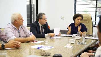 Sesapi e Ministério Público apresentam Protocolo de atenção a crise do paciente psiquiátrico a vice governadora